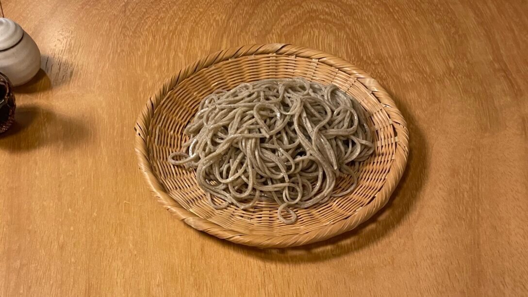 Soba cutting by master Kenji Osame at Soba Osame, one of the best soba masters in Tokyo at the moment